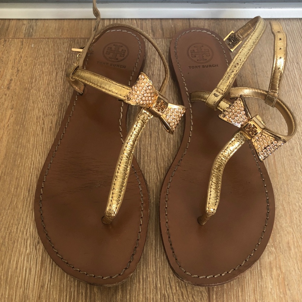 Tory Burch size 6.5 gold t-strap logo sandals bow